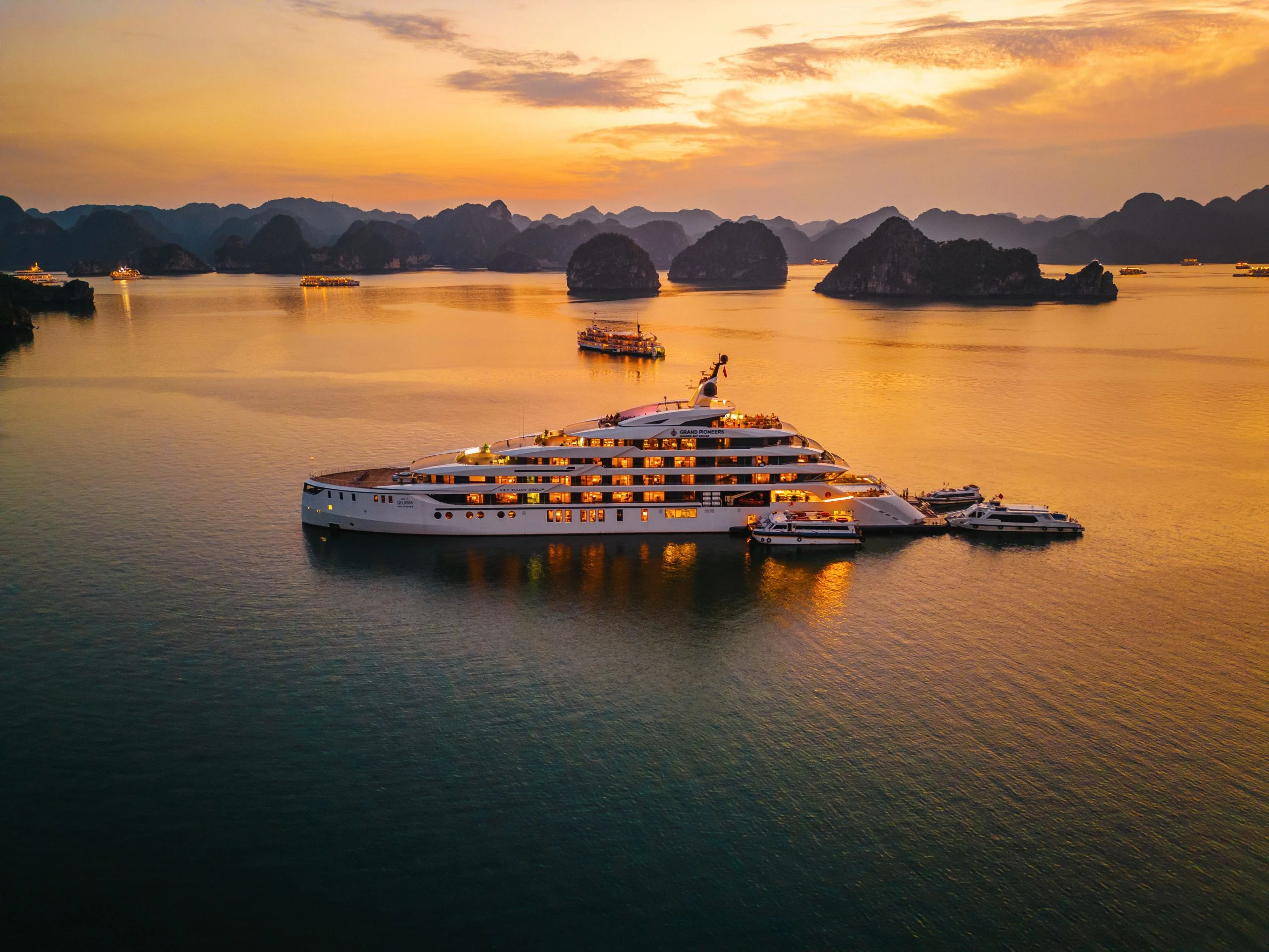 Ha Long Bay Cruise Night